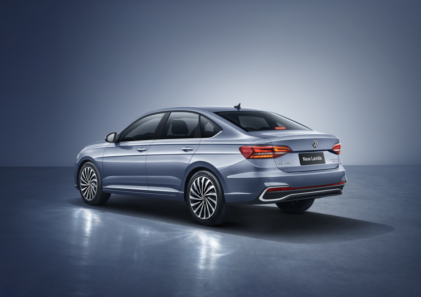 大众朗逸发布中期改款官图，双面造型，化身小号帕萨特？