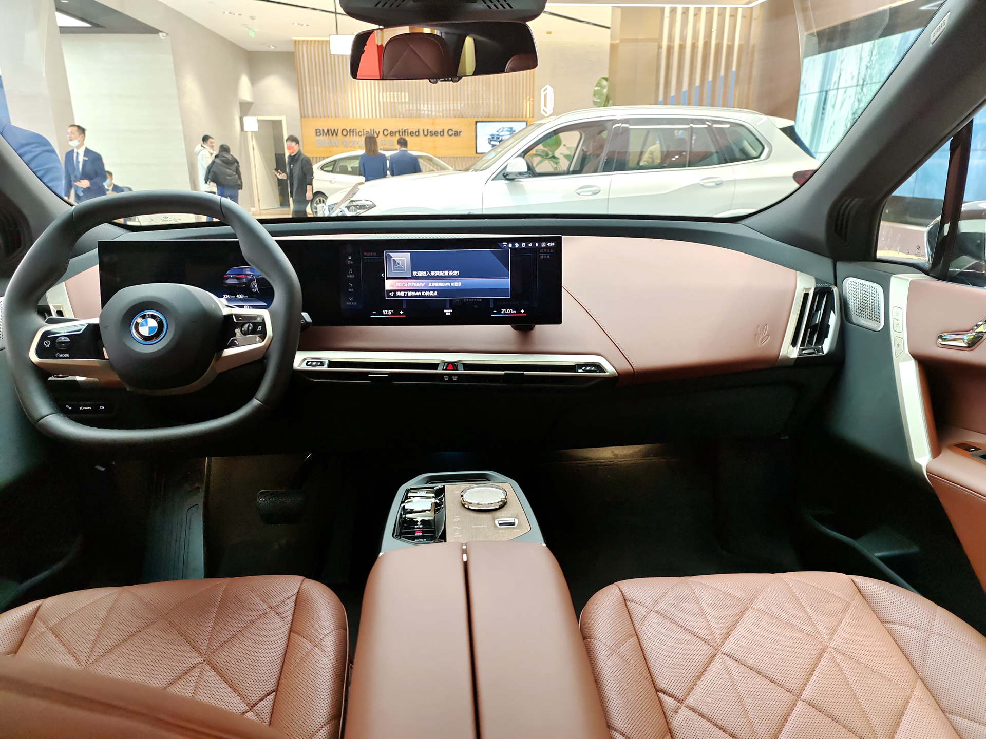 售价84.69万元 到店实拍宝马ix xdrive50 它值得买吗?
