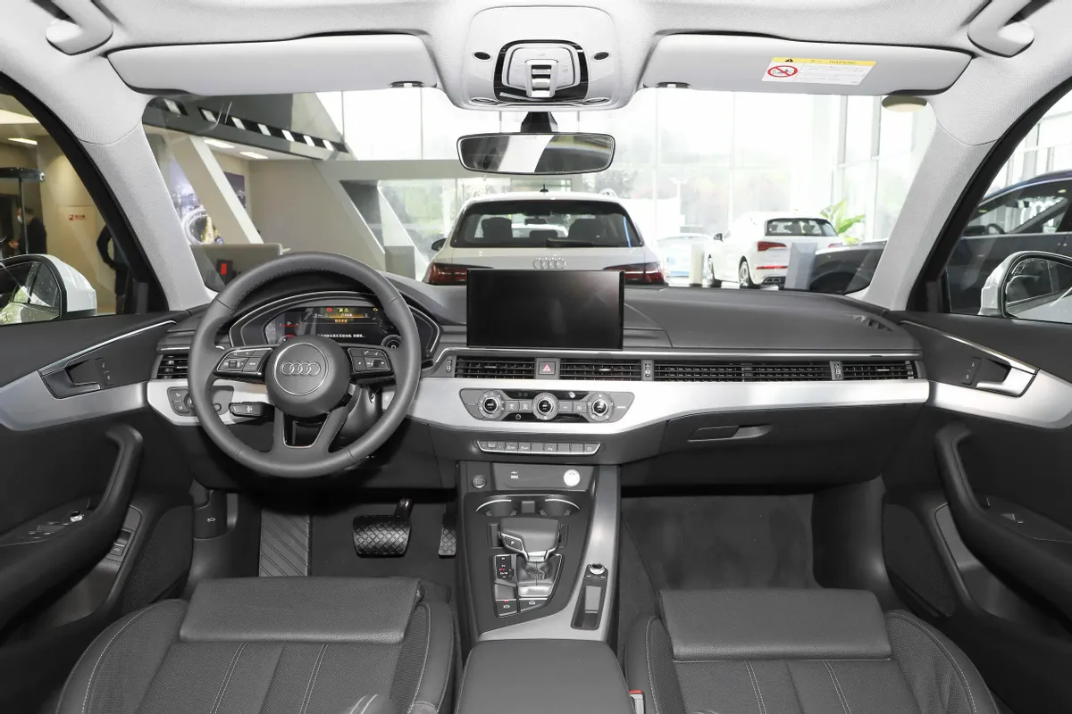 实拍2022款奥迪a4l,30.68万起,轴距超2米9,全系标配2.0t动力