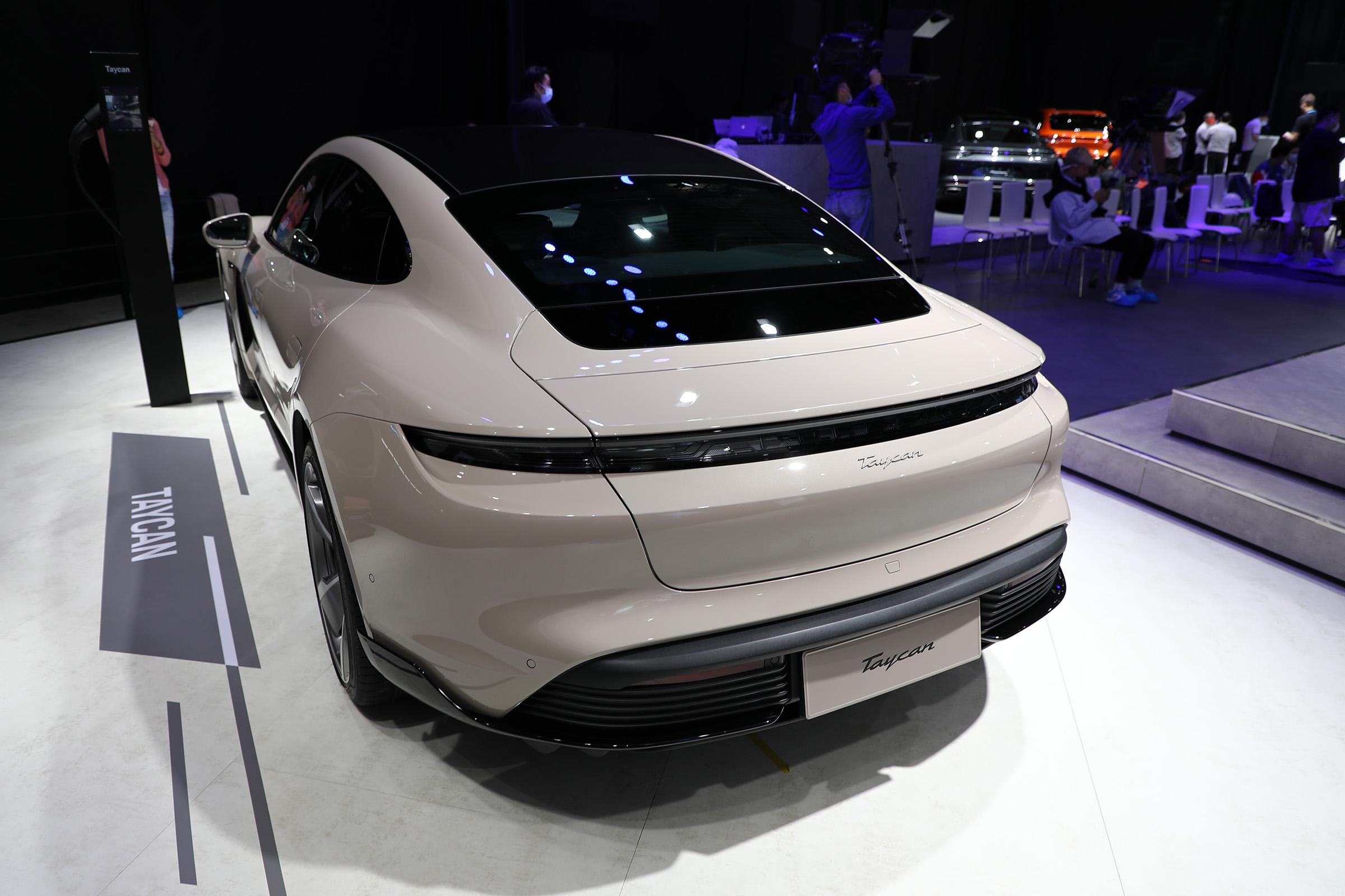 百万级电动豪车pk:保时捷taycan/奔驰eqs/宝马ix谁更强?