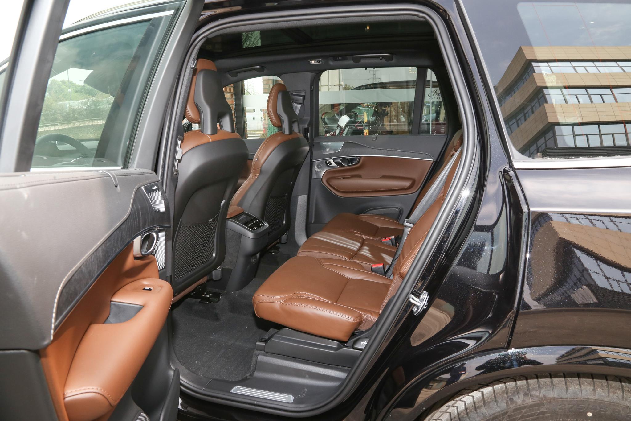 19万,300马力 全时四驱 水晶换挡杆,实拍沃尔沃xc90