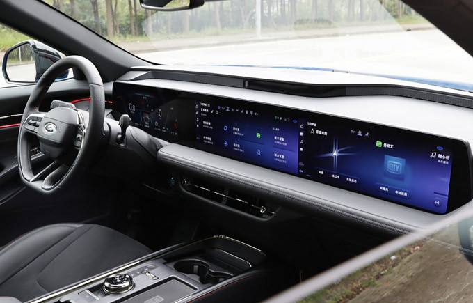 高通8155智能座舱，和苹果CarPlay比，到底谁更厉害？