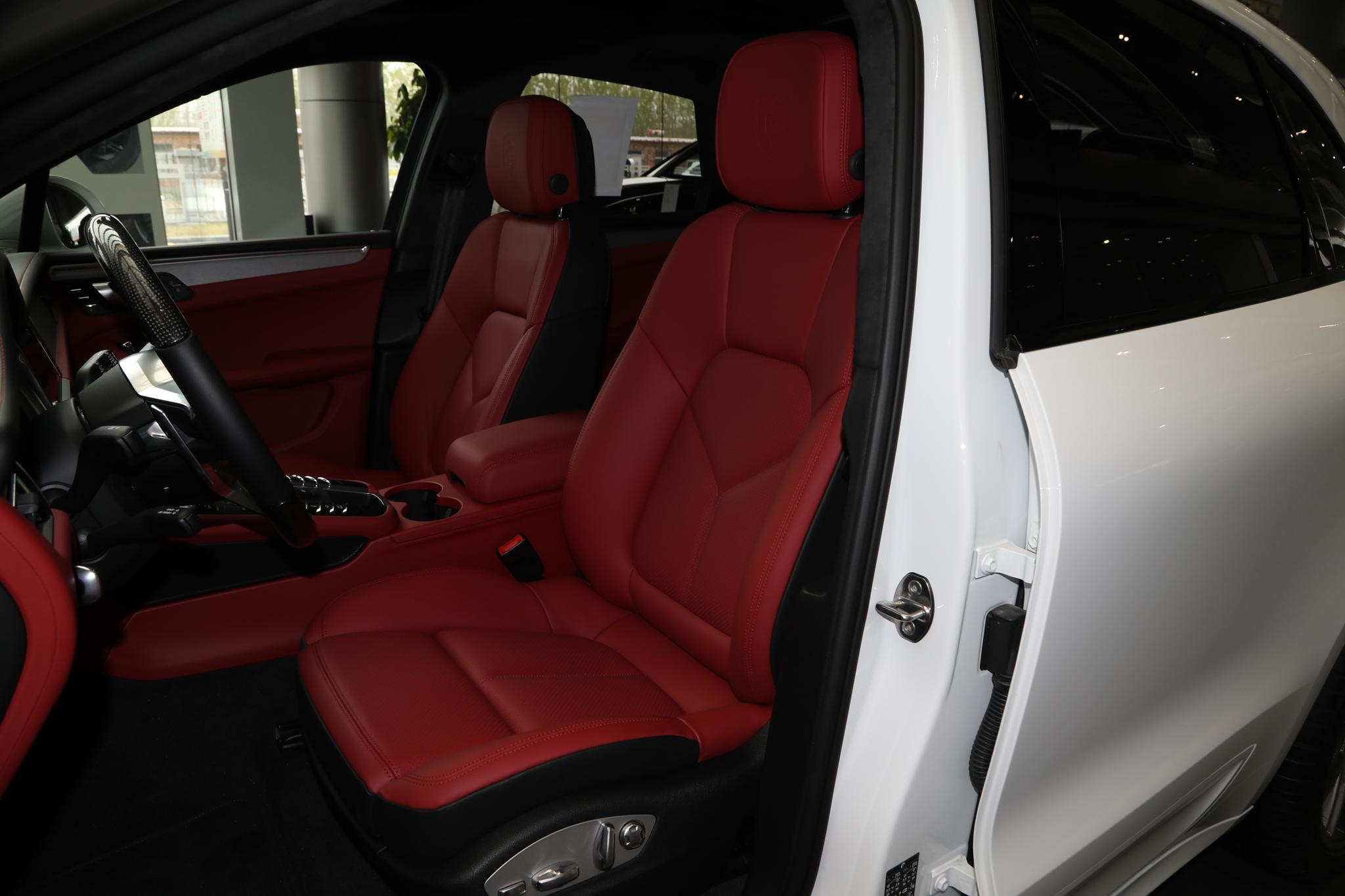 售价92.5万，2.9T+7DCT，有颜值有操控，实拍保时捷Macan Turbo