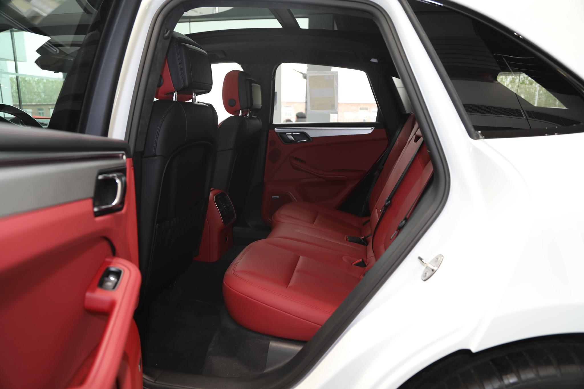 售价92.5万，2.9T+7DCT，有颜值有操控，实拍保时捷Macan Turbo
