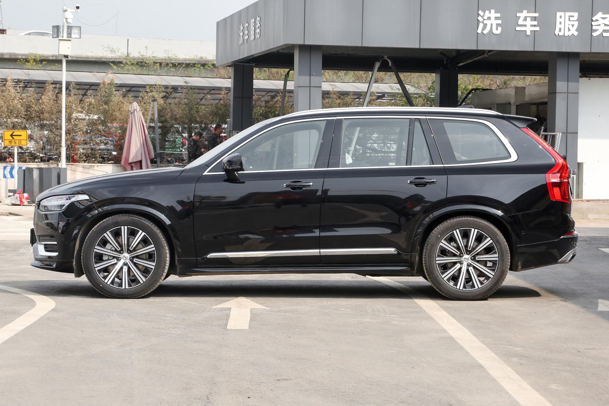 售价78.19万，300马力+全时四驱+水晶换挡杆，实拍沃尔沃XC90