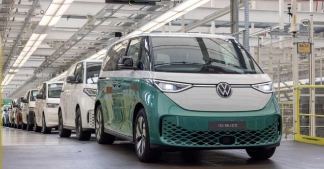 复刻经典“大方盒子”大众推纯电动MPV起售价约6.5万 ID.Buzz下线