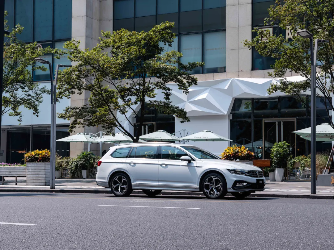 买迈腾、帕萨特不如买蔚揽，空间大、有格调，德国进口