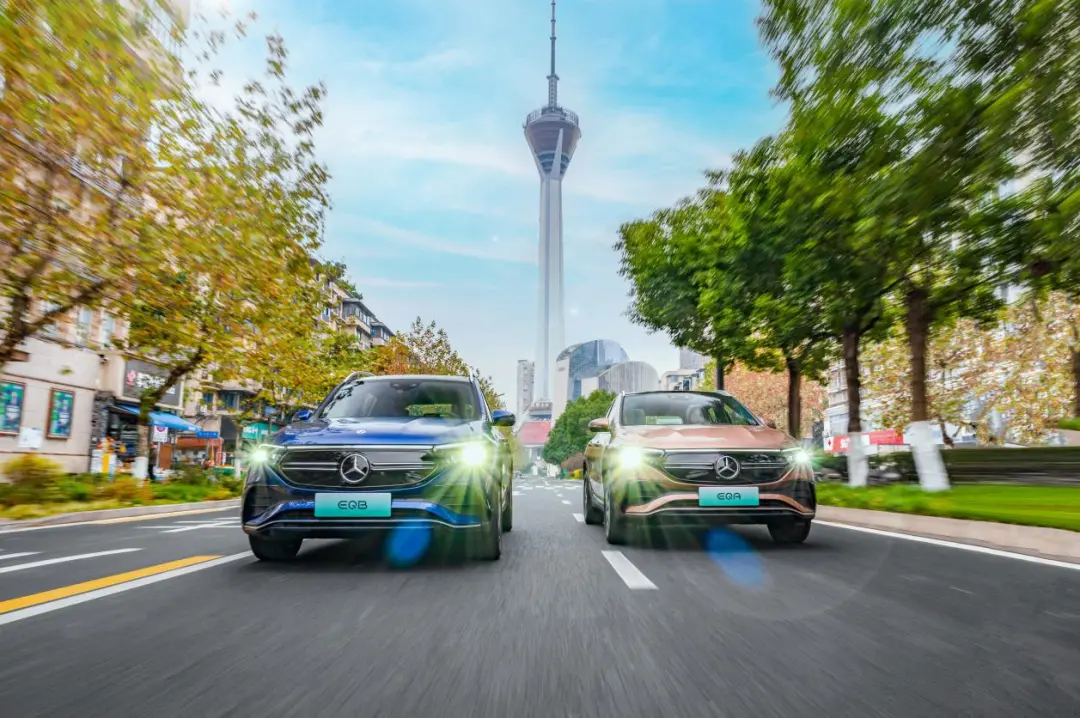 两兄弟逛成都，港火