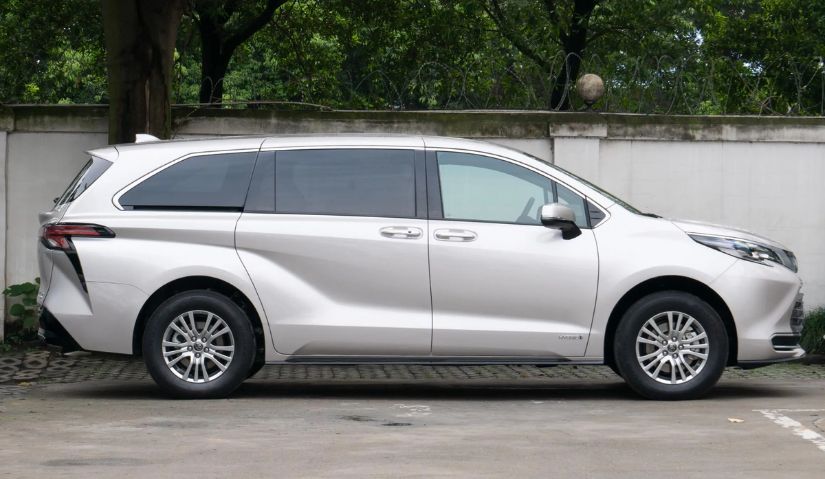 详解丰田赛那：家用7座MPV，销量走高，加价风波对它毫无影响？