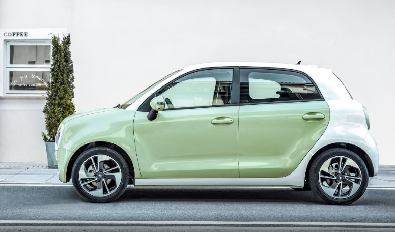 适合年轻人的国产微型车,欧拉黑猫外观讨巧,动力足够城市代步