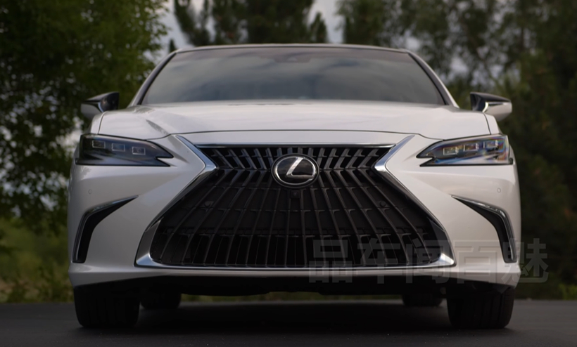 新款雷克萨斯ES实车，质感更高，触控大屏，油耗4.8L，BBA不香了