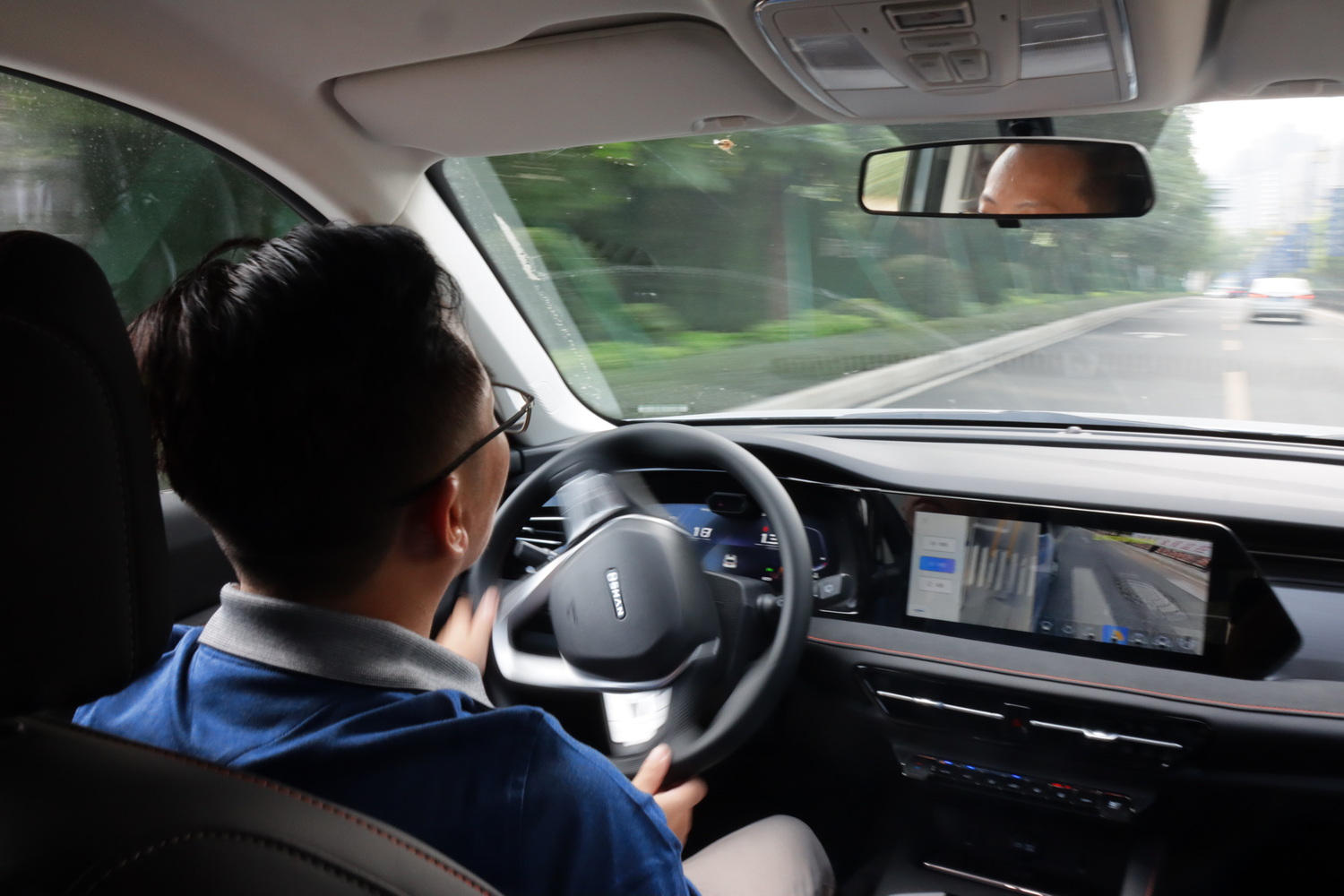 高智能大5座SUV 试驾长安欧尚X7 PLUS