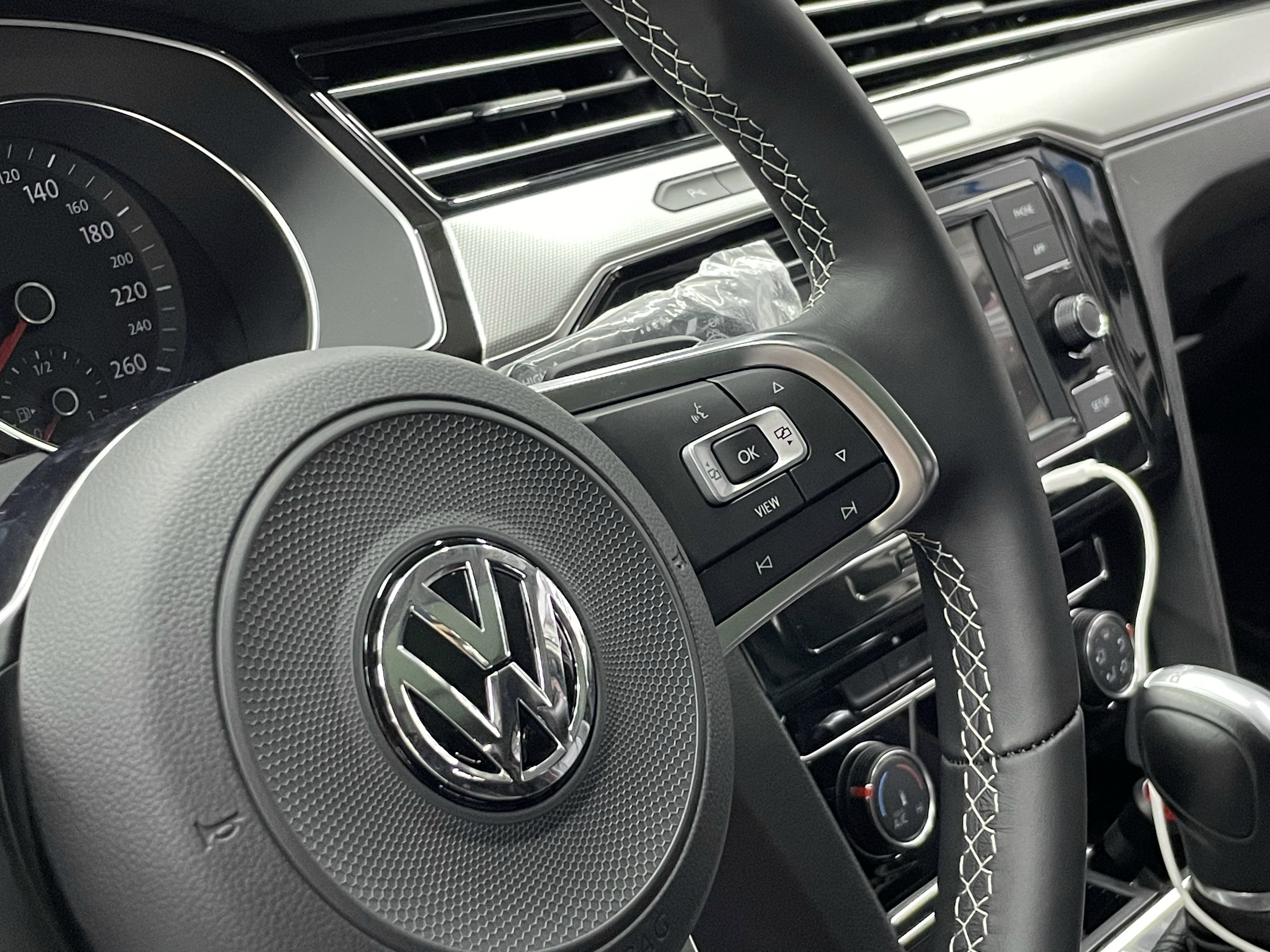 这个b8有点帅 迈腾升级原厂rline运动多功能方向盘