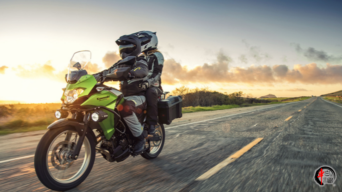 川崎versys-x300被价格耽误的双缸运动摩旅,好骑灵活易操控