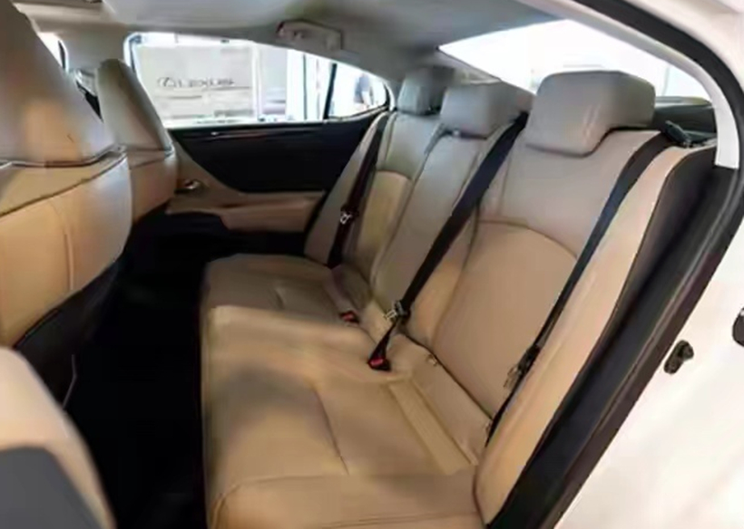 新款雷克萨斯ES实车，质感更高，触控大屏，油耗4.8L，BBA不香了