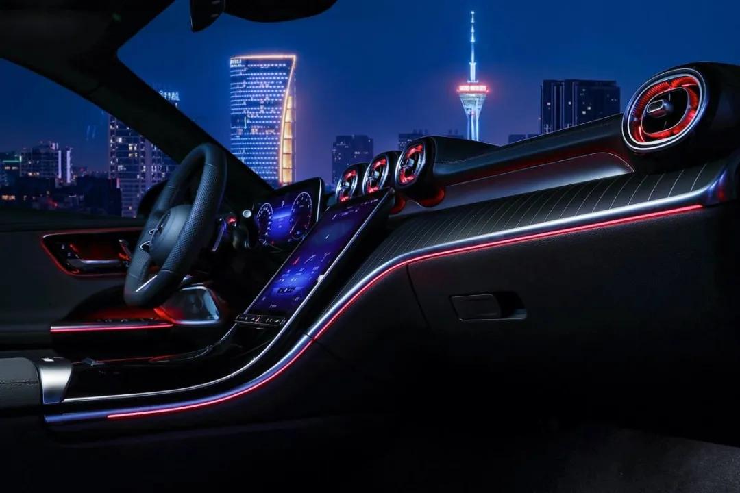 你最羡慕的舒适是？在成都的大熊猫和全新奔驰C级