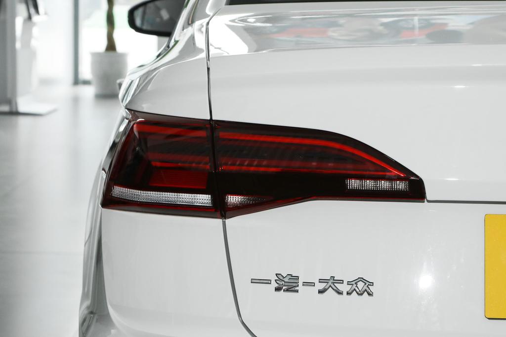 平民级家用紧凑轿车-宝来直降2.9万,一张身份证新车开回家