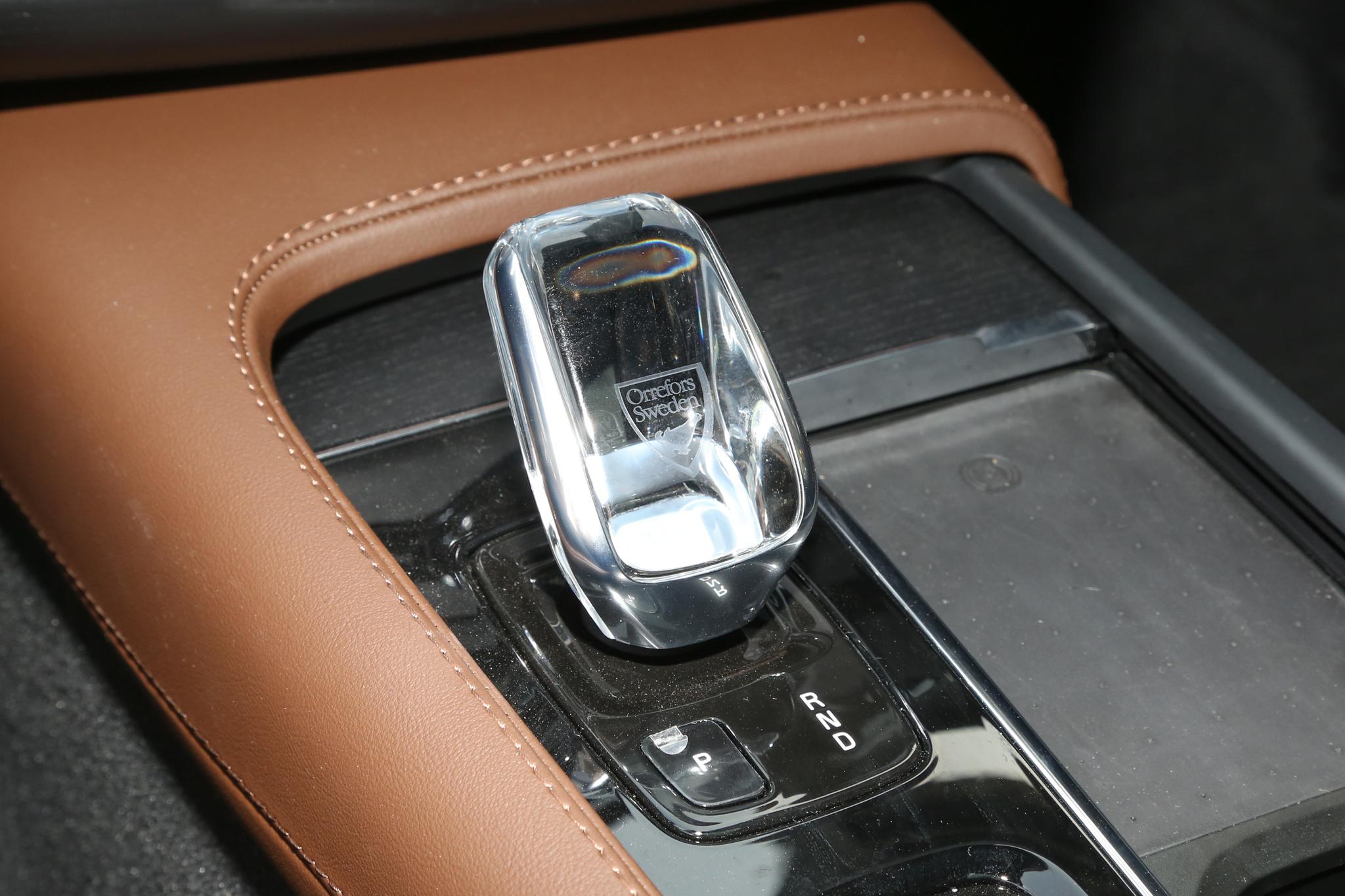 19万,300马力 全时四驱 水晶换挡杆,实拍沃尔沃xc90