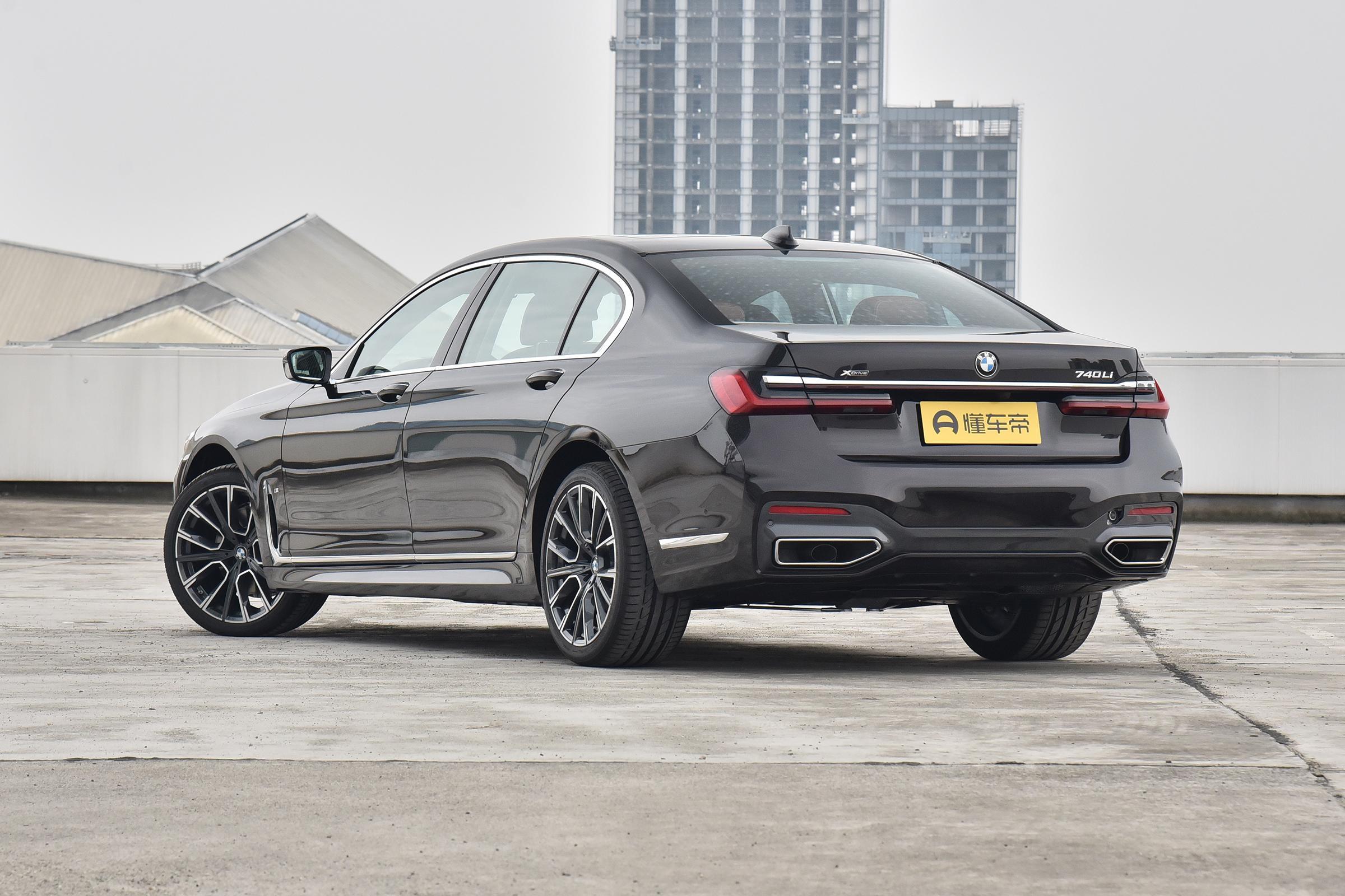 宝马7系和奥迪a8那个好(百万级车型针锋相对丨宝马7系vs奥迪a8l) - 四