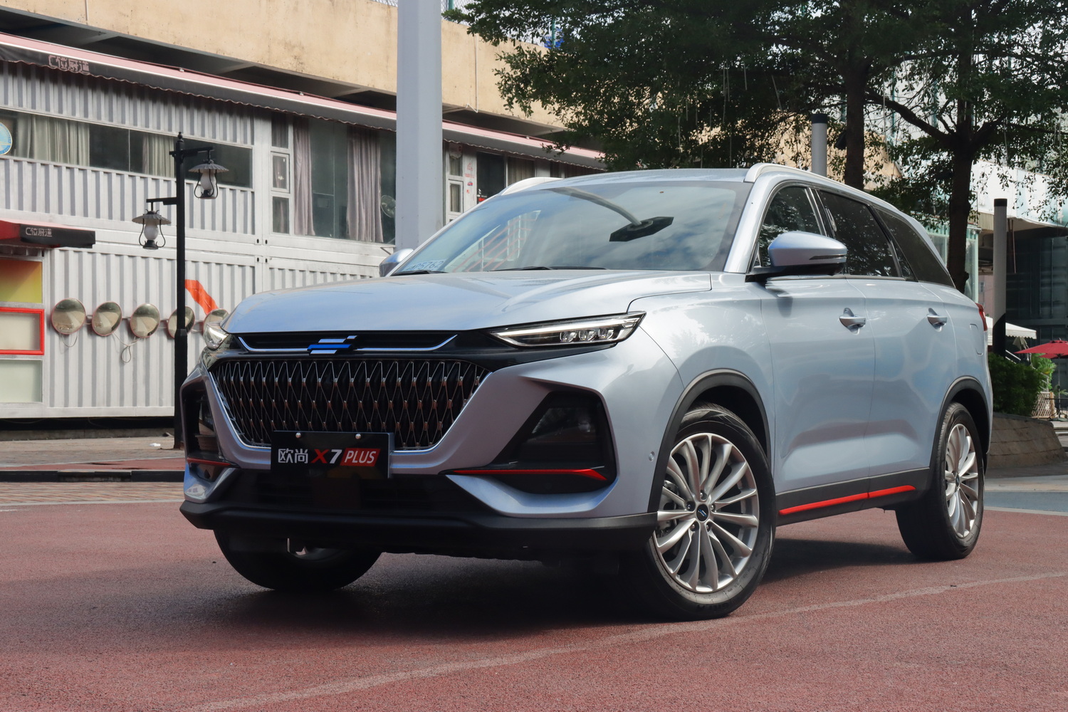 高智能大5座SUV 试驾长安欧尚X7 PLUS