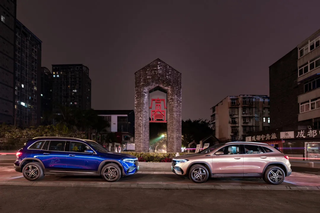 两兄弟逛成都，港火