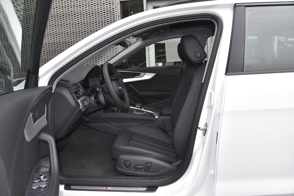 奥迪A4(进口)限时优惠100元 欢迎试乘试驾