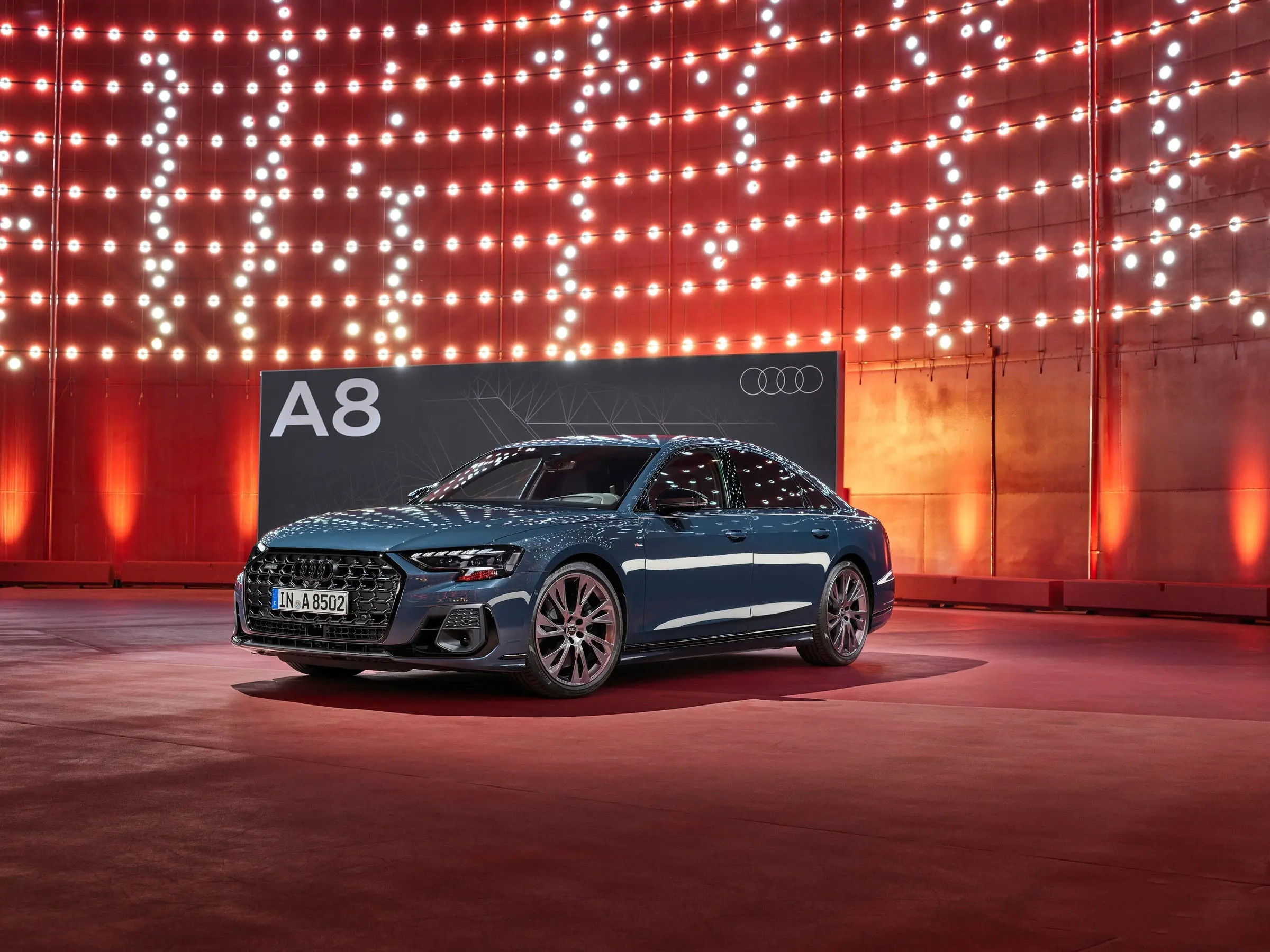 全新中期改款奥迪A8正式发布，换装全新外观设计，配备数字大灯