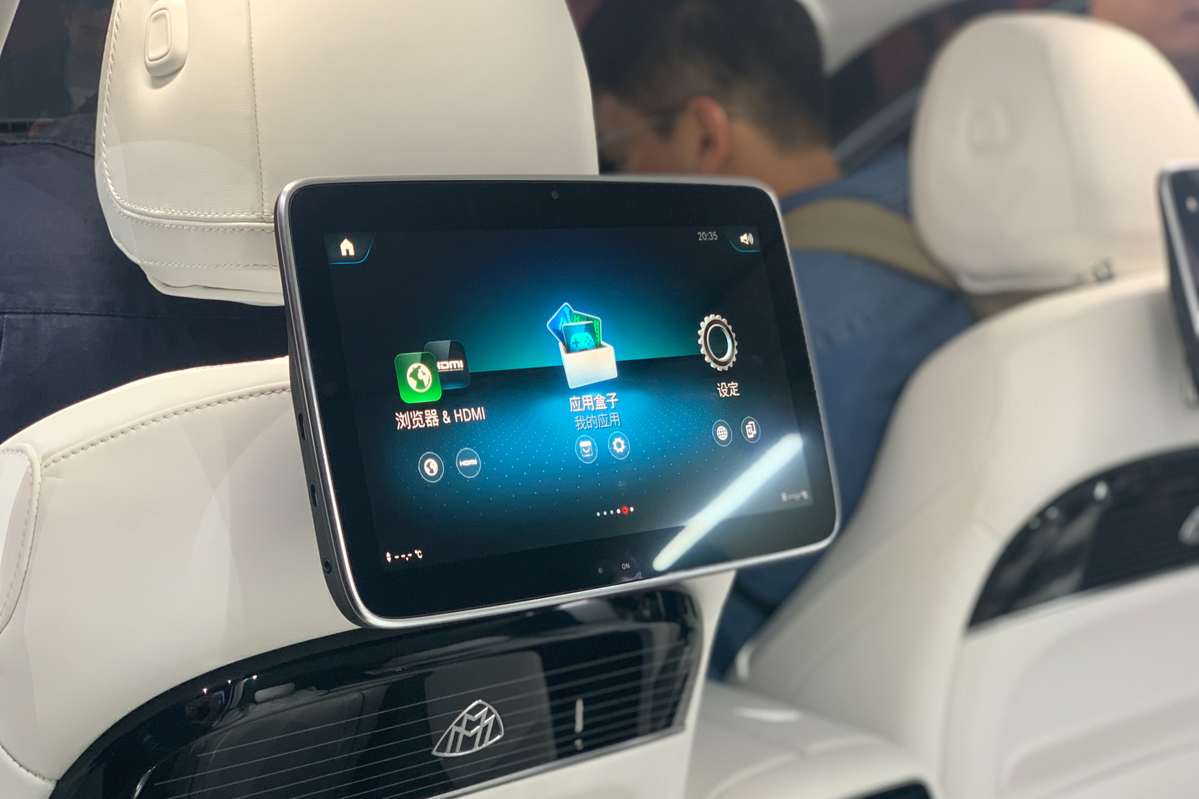 新车｜梅赛德斯-迈巴赫GLS上涨24万元！逼近300万买宾利还是它？