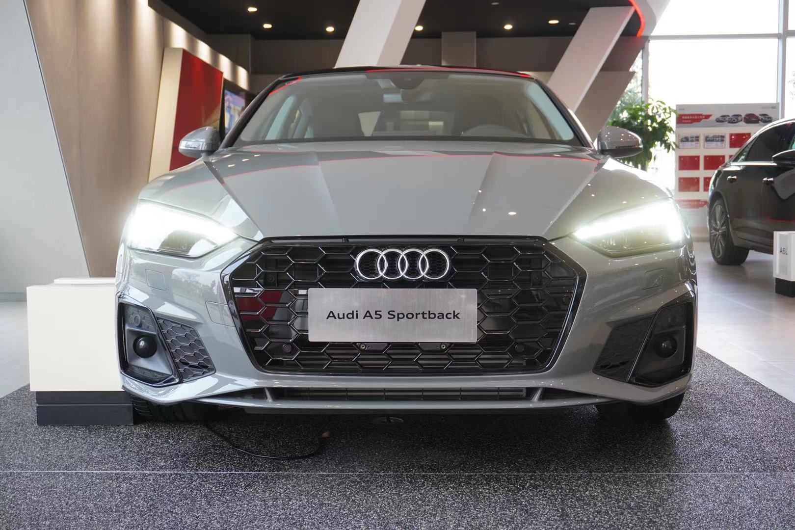 探店新款奥迪A5 Sportback，可甜可盐，家用又运动