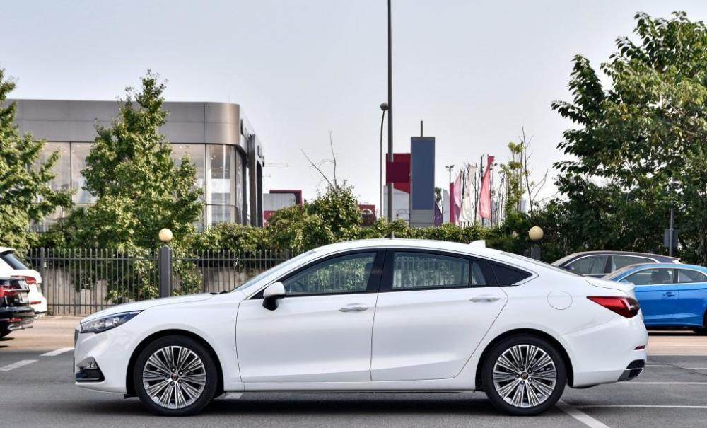 红旗三款车型大改 全新3.0T的SUV还有6.5L油耗入门车