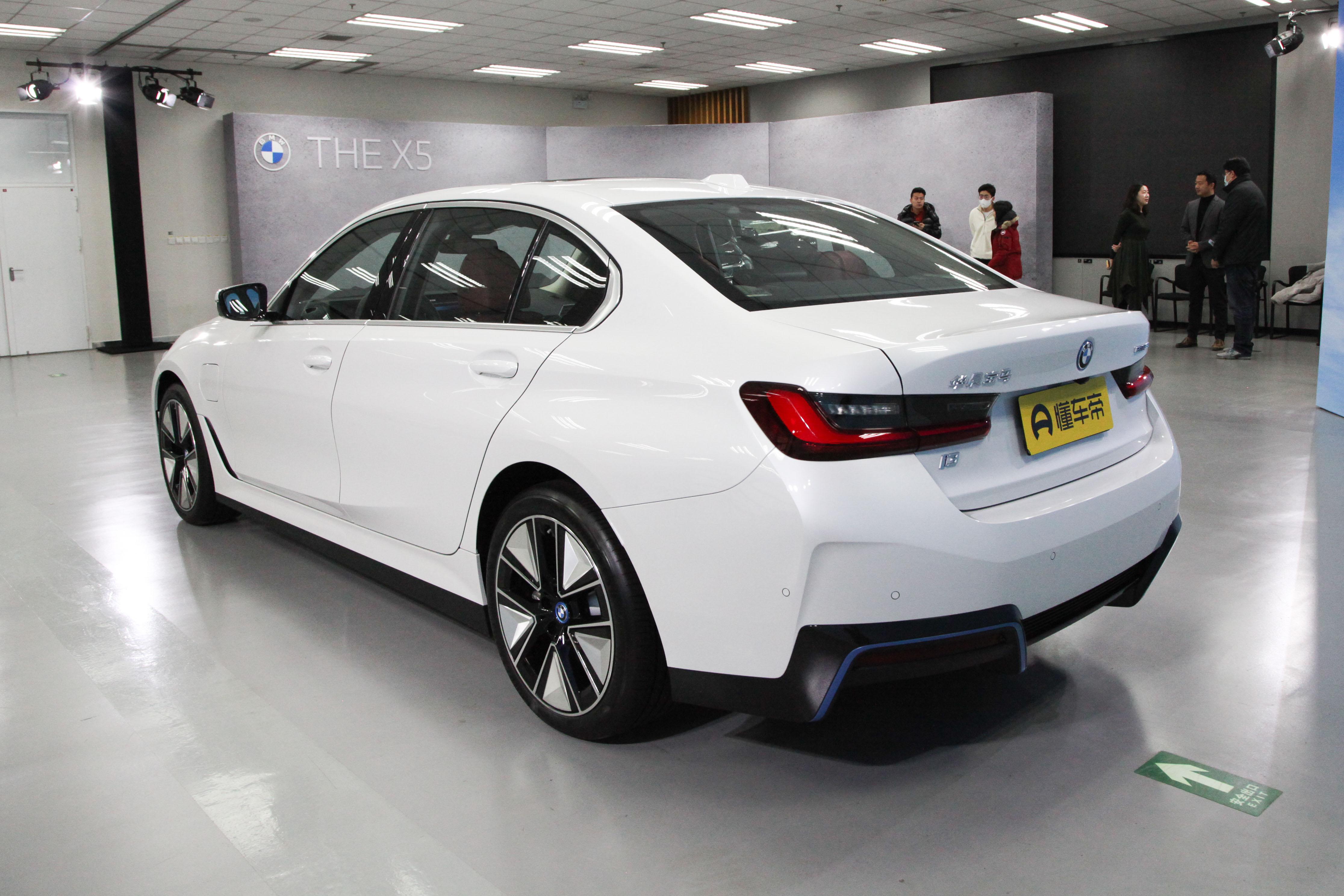 纯电续航526公里，34.99万就配空气悬挂，宝马i3值得选吗？