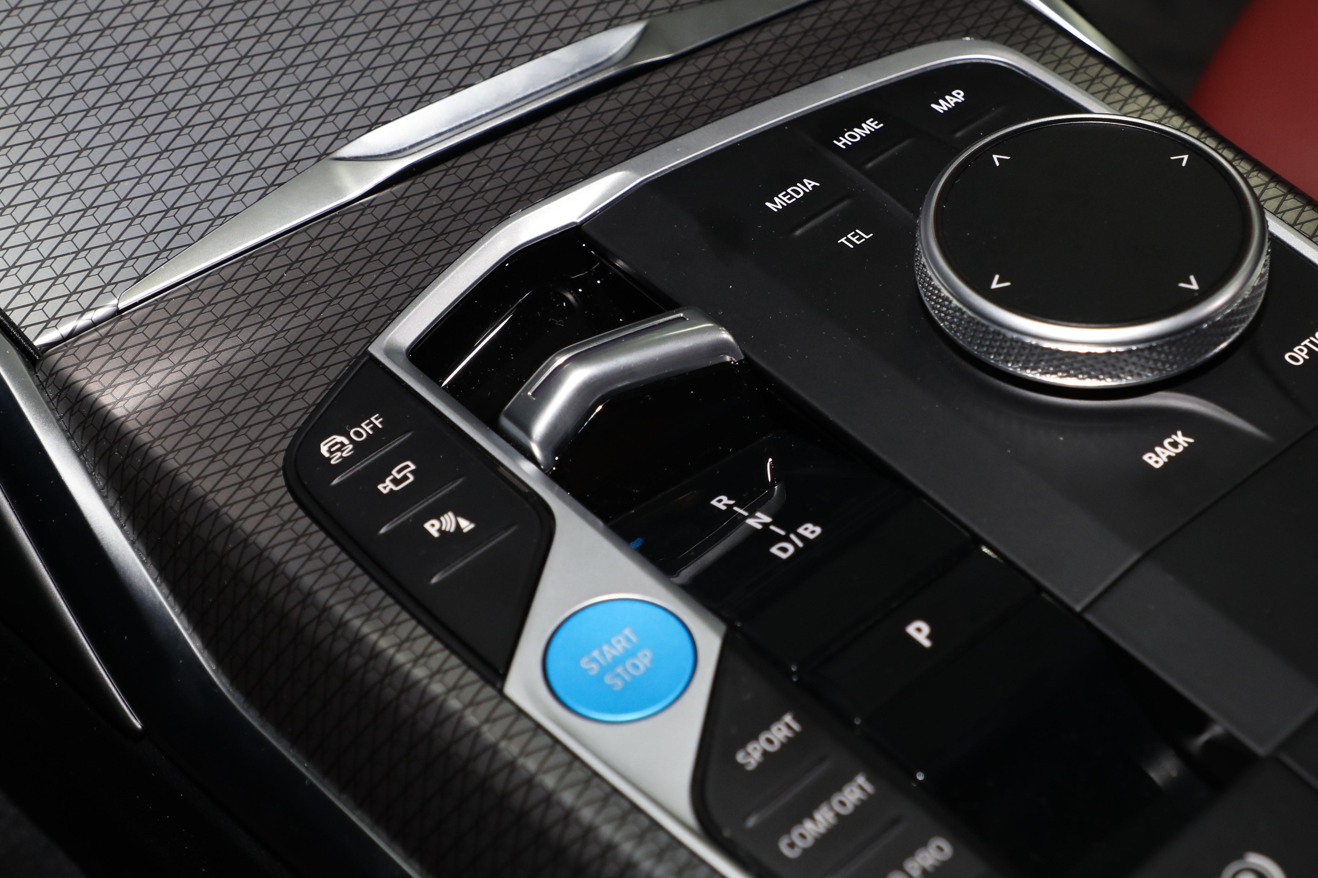 纯电续航526公里，34.99万就配空气悬挂，宝马i3值得选吗？