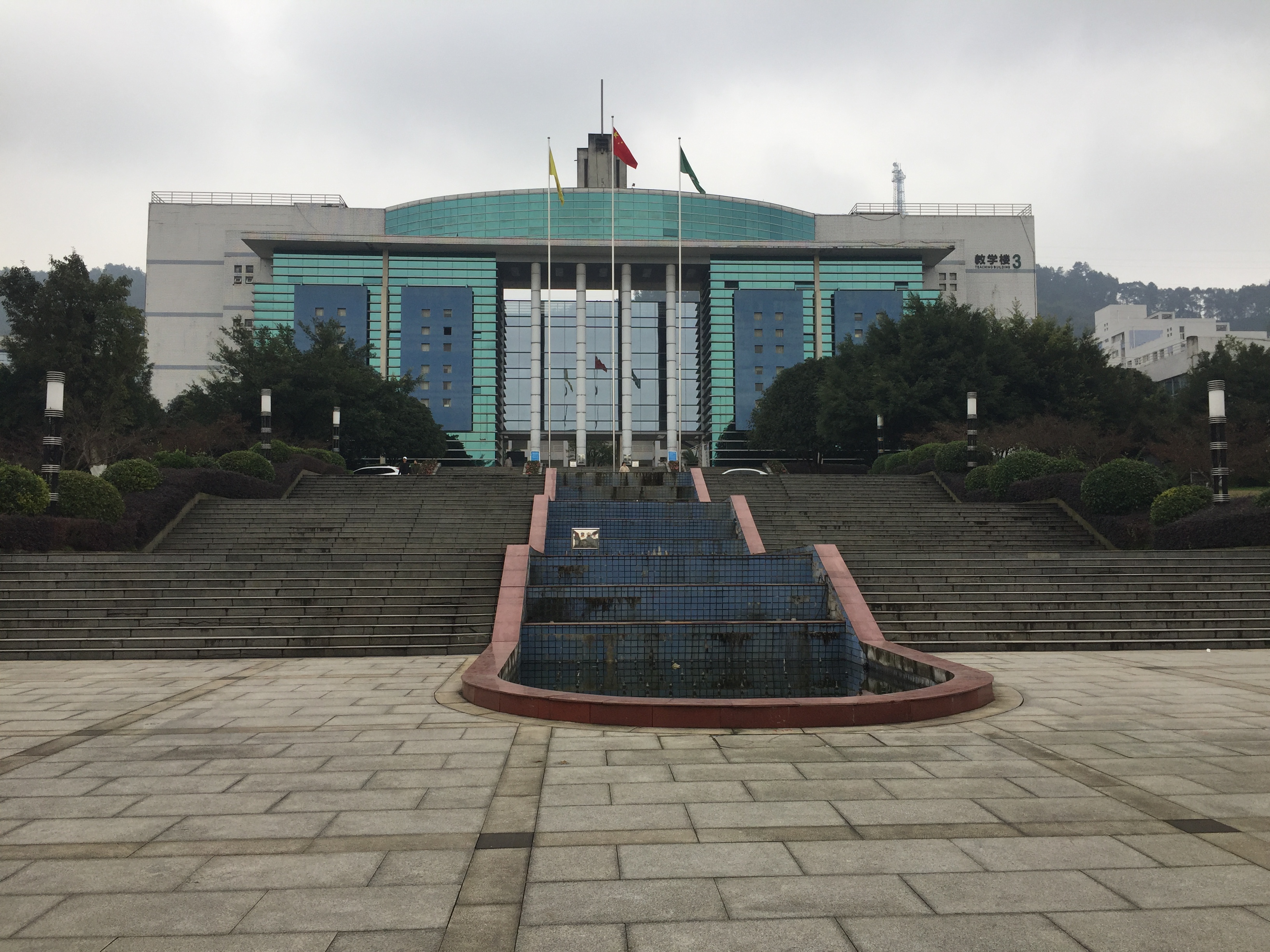 想考本地公办高校，重庆美术生要多少分？排名进入前半区才有机会