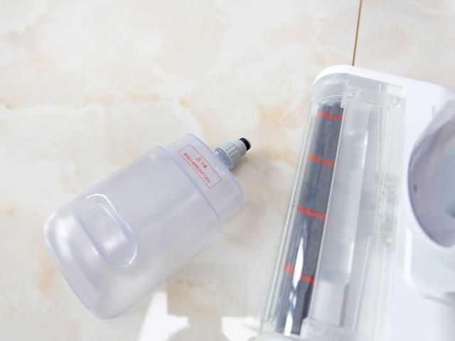 能吸水的吸尘器？不，是全能的洒哇地咔飞狗无线地面清洗机