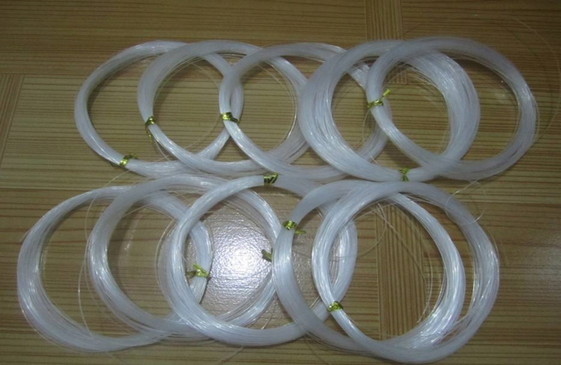 尼龙鱼线,碳素鱼线,他们分别都有什么特性