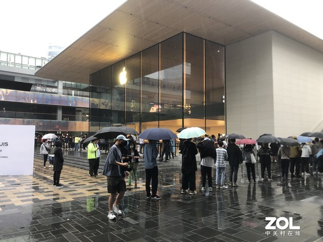 iPhone 13首发现场！Pro Max顶配加1000！mini竟无人要