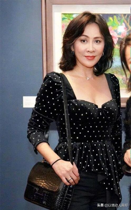 梁朝伟的老婆叫什么(刘嘉玲与梁朝伟相爱33年，为何无儿女？其因警示结婚男女)