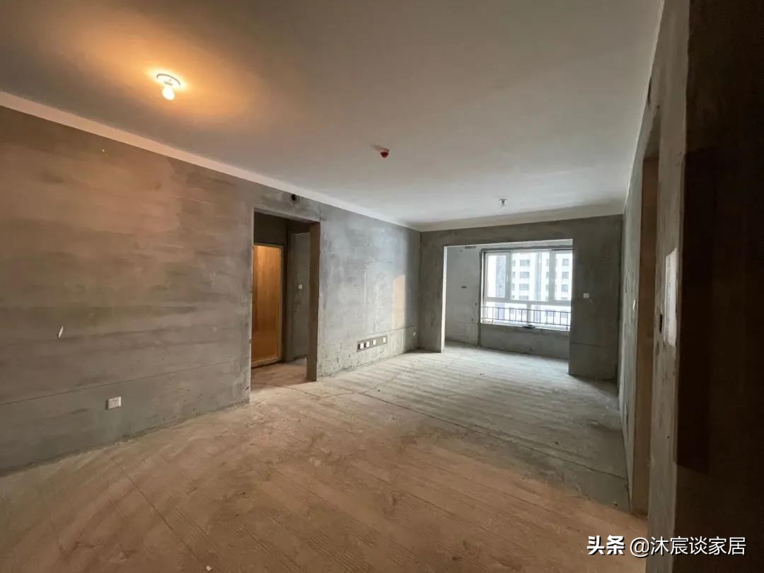 住毛坯房是一种时尚？看完这对夫妻的家，原来不装修也是一种幸福