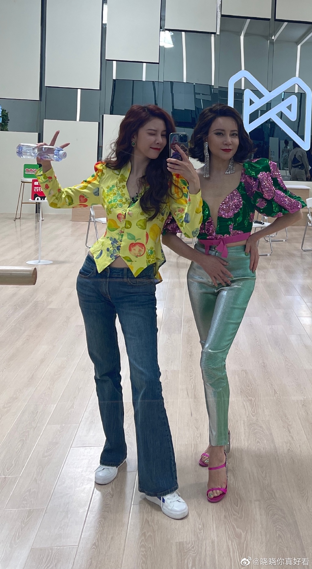 宋妍霏携全家上节目引热议,这是真富家千金啊