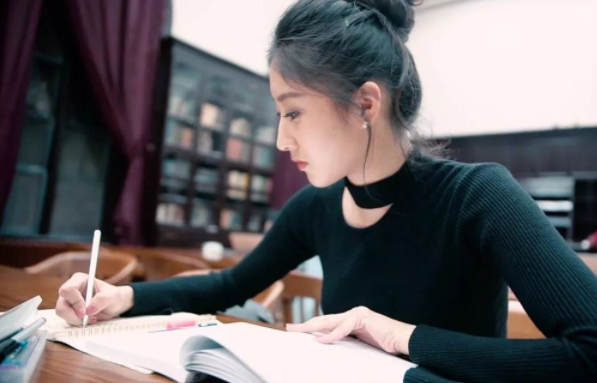 哈佛学子只睡4个小时，清华图书馆座无虚席？这些“鸡汤”你信吗