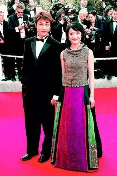 10位戛纳红毯上的国内女星：有人手握作品艳压，有人蹭拍走光出丑