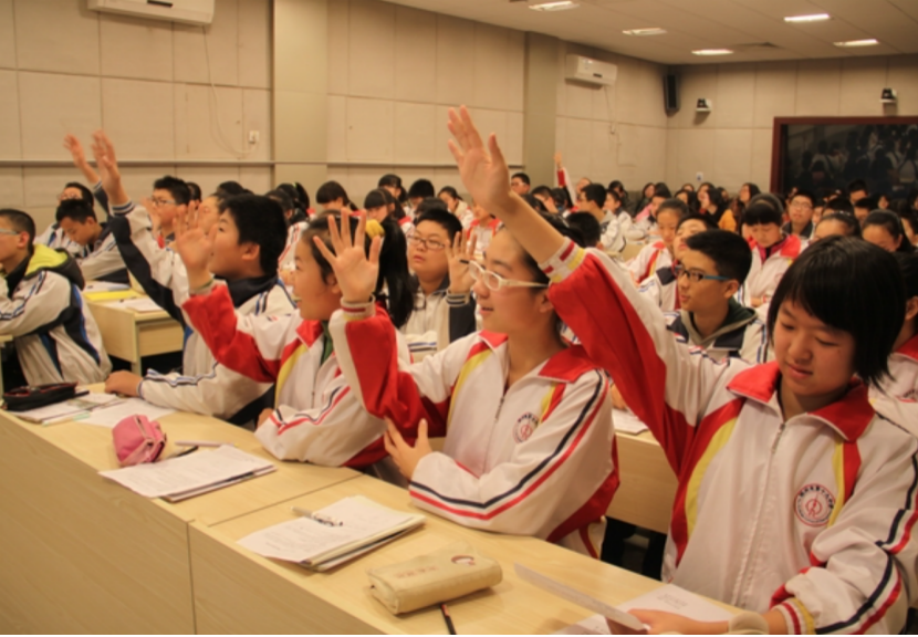 高考694分的学霸却因颜值走红，霸气喊话：我在清华等你们