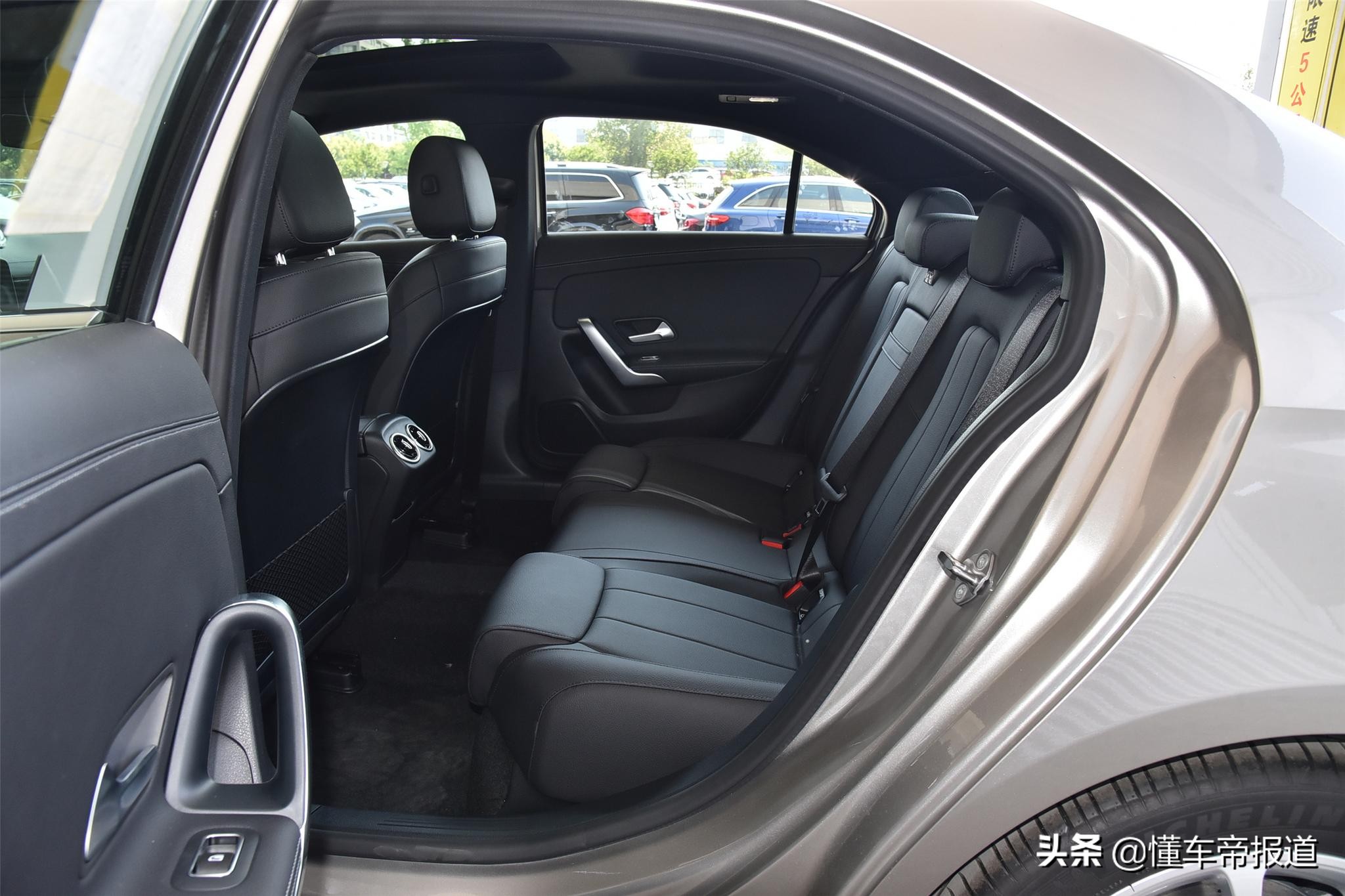 新车 | 棋逢对手，抑或技高一筹？奥迪A3L对比奔驰A级