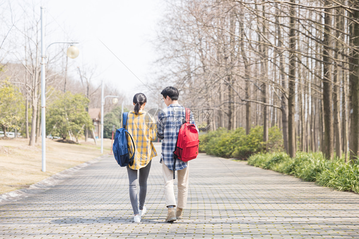 《此间的少年》最真挚的十句话，年轻的时候，就应该洒脱一点