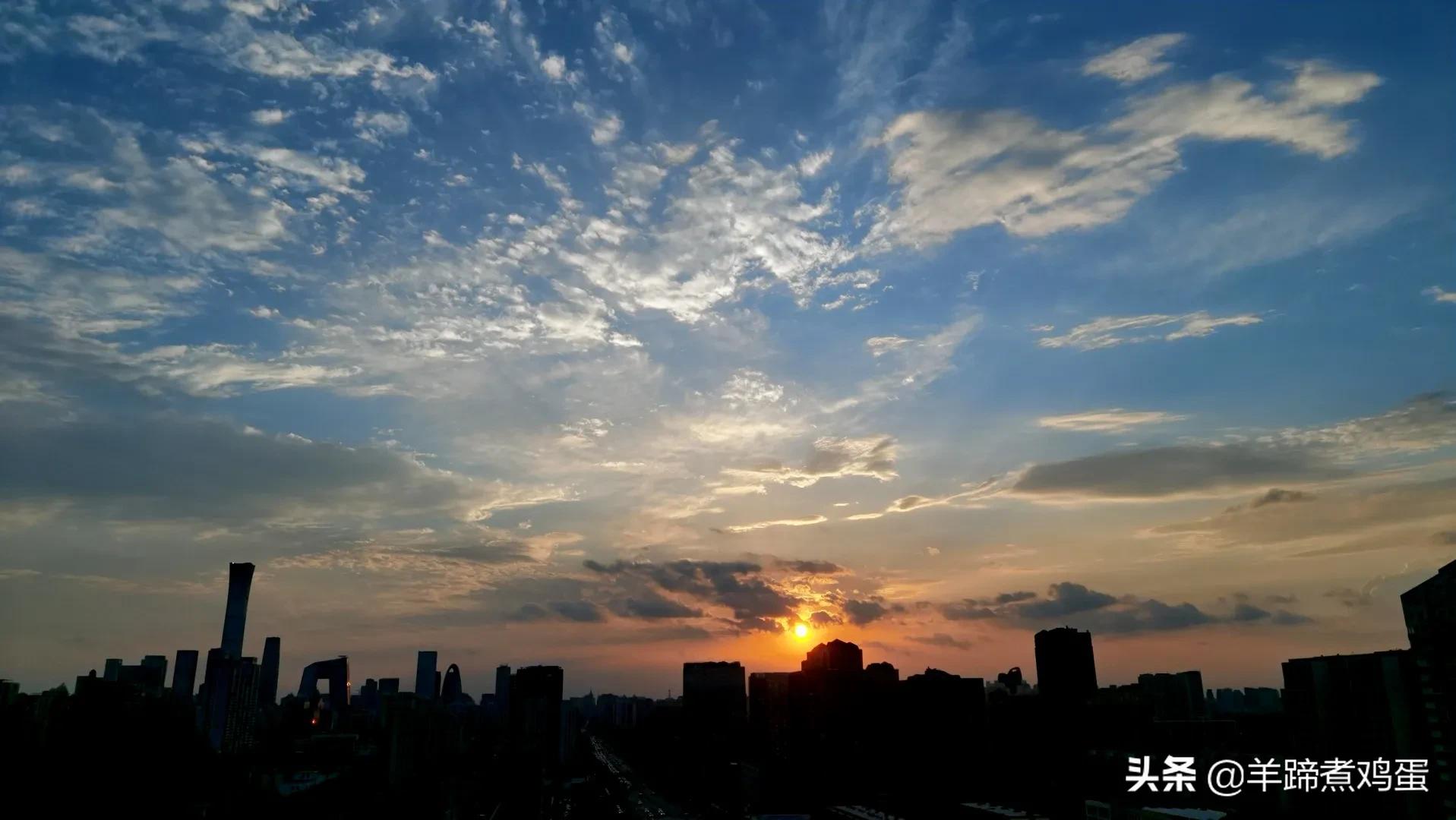 淫雨唤云行日隐耀霞红--雨后北京云空的美丽身影留下霞浓