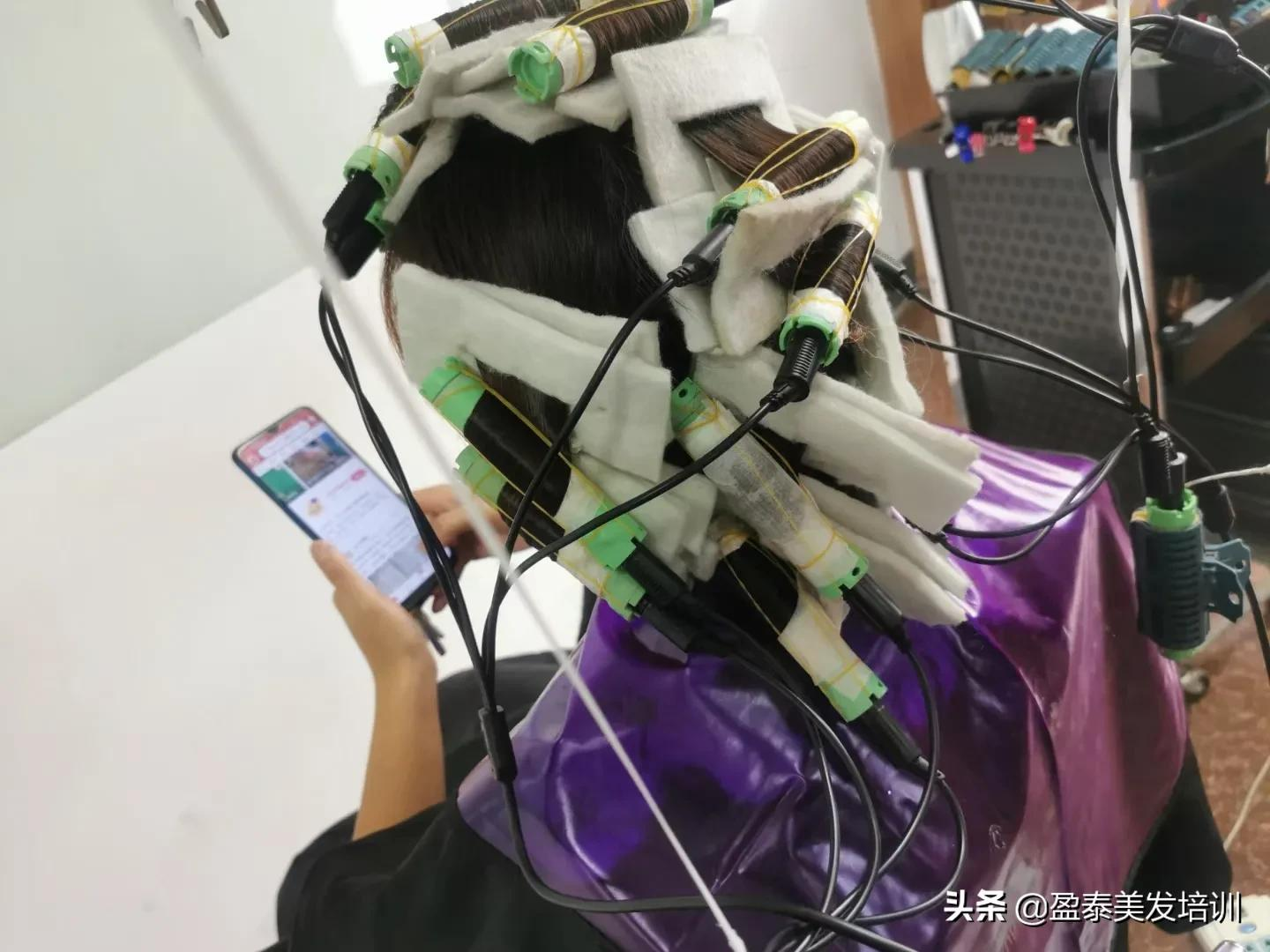 零基礎學美發去美發學校還是美發店