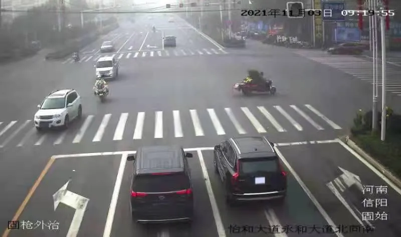 群眾焦急求助 固始交警緊急送醫(yī)