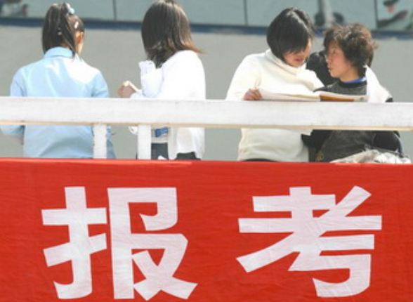 高考“落榜生”迎来好消息，今年依然可以上大学，补救方法很重要