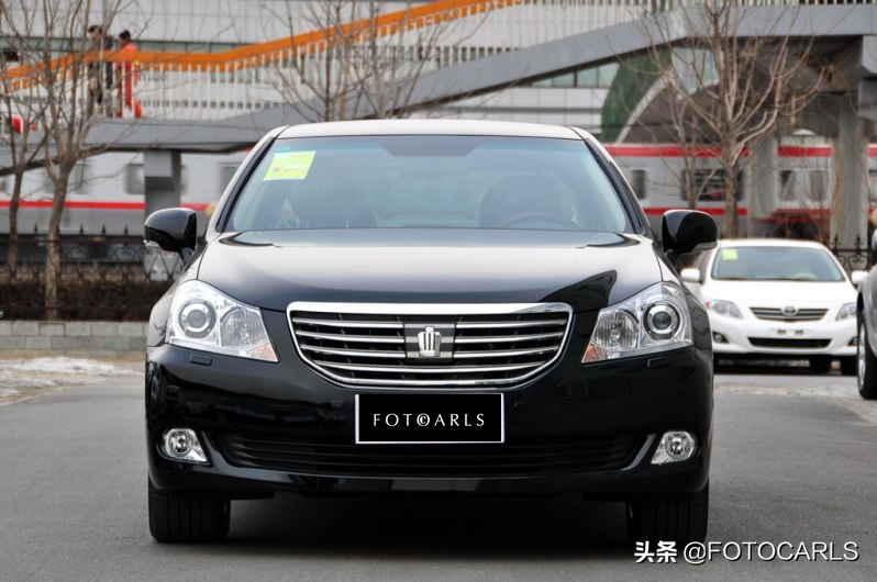 售价近90万！丰田皇冠4.3L V8沙龙VIP实拍，座椅上小喇叭相当气派