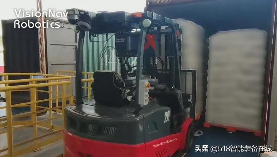 案例 | 国内首个厢式货车无人叉车装箱，未来机器人新突破